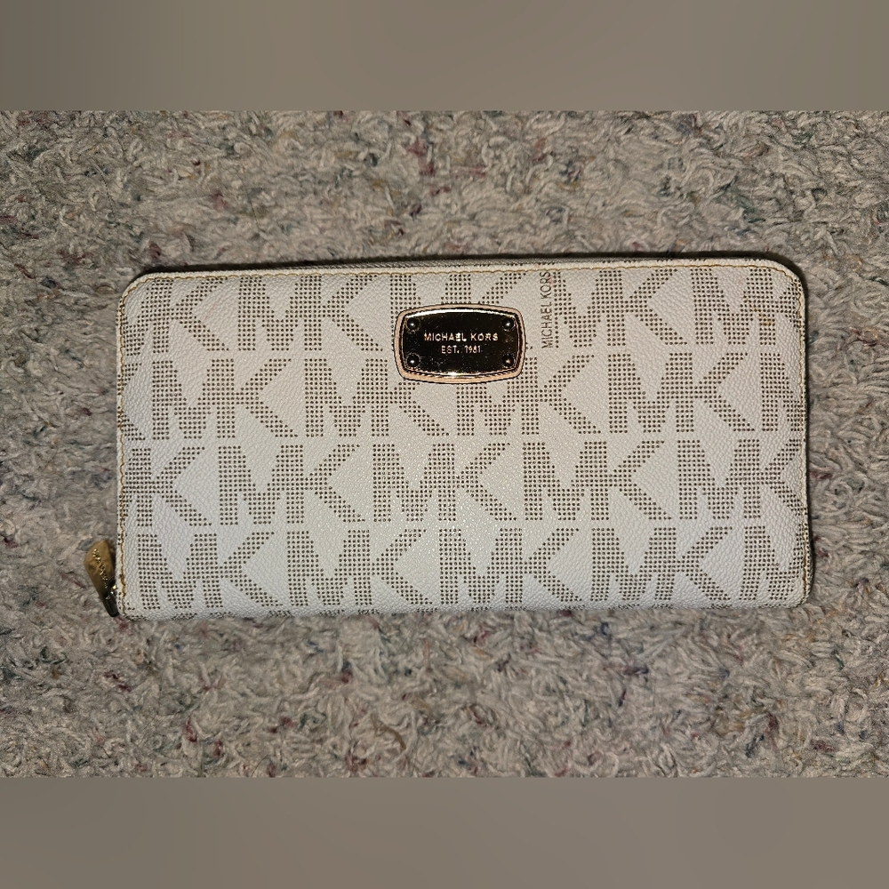 Michael Kors Cream Wallet